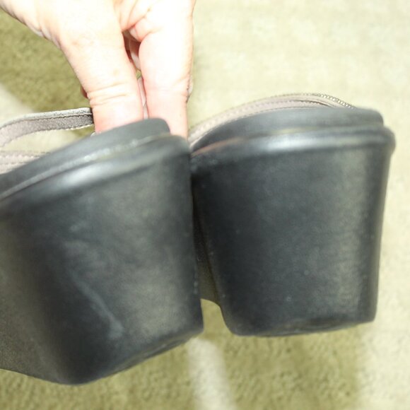 NWOT Cali Skechers Luxe Foam Women's 10 Beaded Silver Slip On 2.75" Wedge Heels - Picture 5 of 7